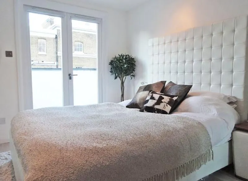 Bedroom at Contemporary Clapham mews, D2214 (photo 16)