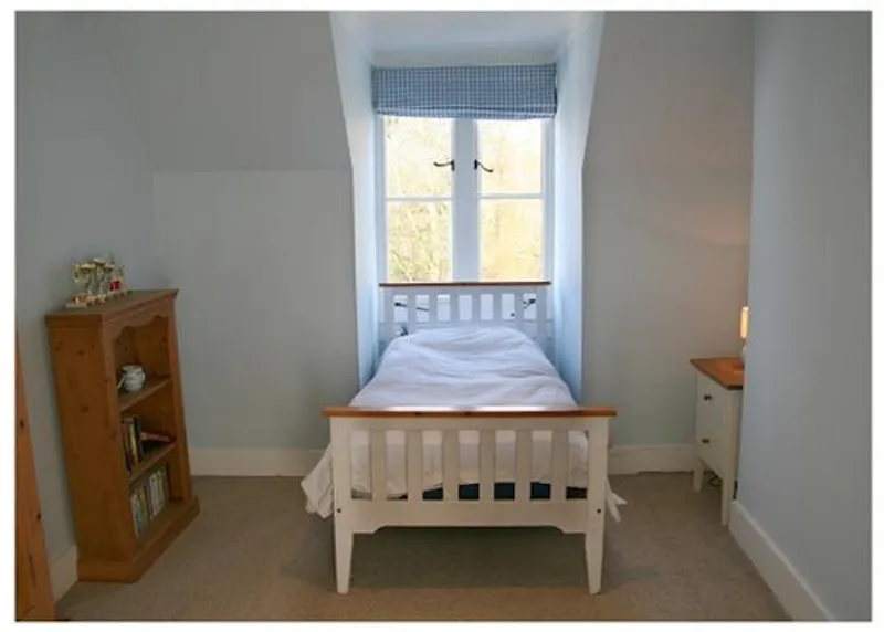 Bedroom - child's at Film location D2216 in Berkshire (photo 17)
