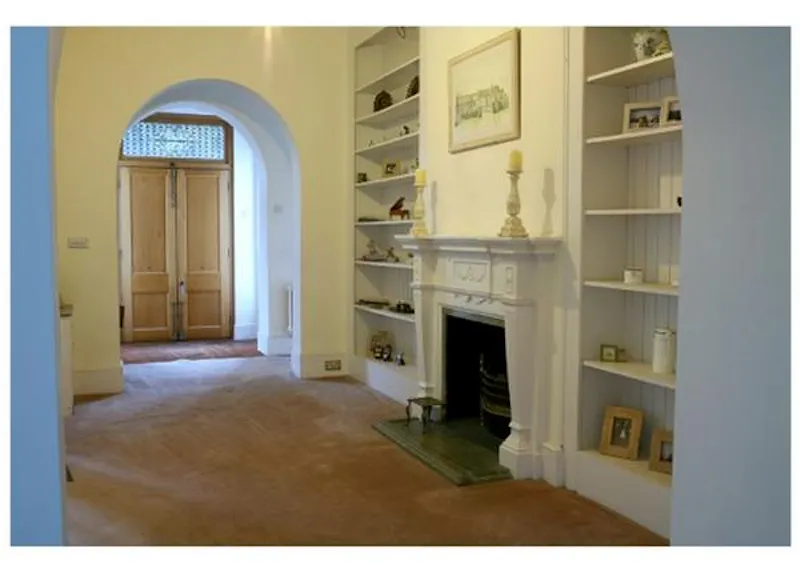 Entrance hall at Film location D2216 in Berkshire (photo 4)