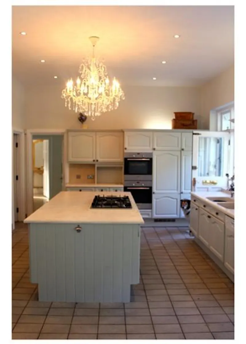Kitchen at Film location D2216 in Berkshire (photo 8)