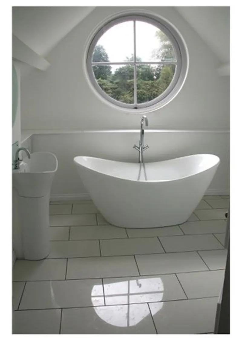Bathroom at Film location D2216 in Berkshire (photo 18)