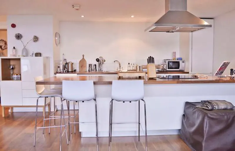 Kitchen at Union wharf mezzanine apartment, F1079 (photo 10)