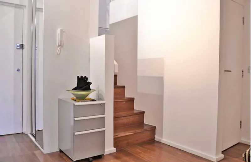 Entrance hall at Union wharf mezzanine apartment, F1079 (photo 15)