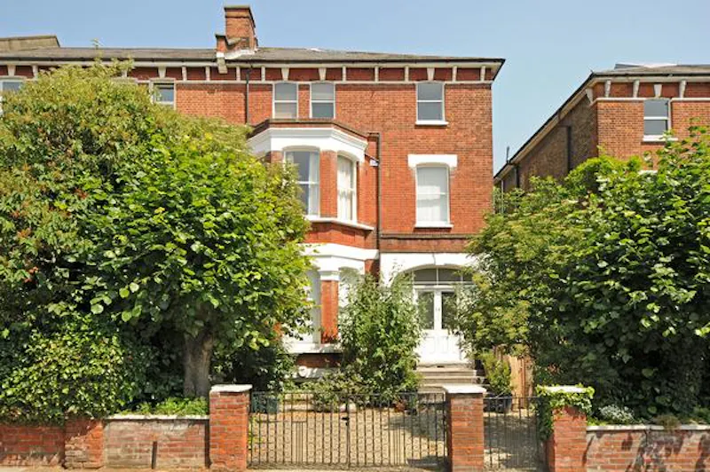 Driveway at Brondesbury garden apartment, F1080 (photo 1)