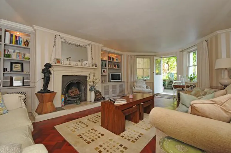 Drawing room at Brondesbury garden apartment, F1080 (photo 2)