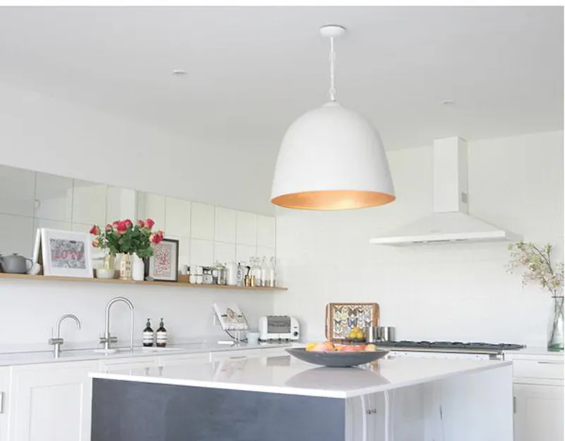 Light, bright Kilburn house, B1673 (photo 6)