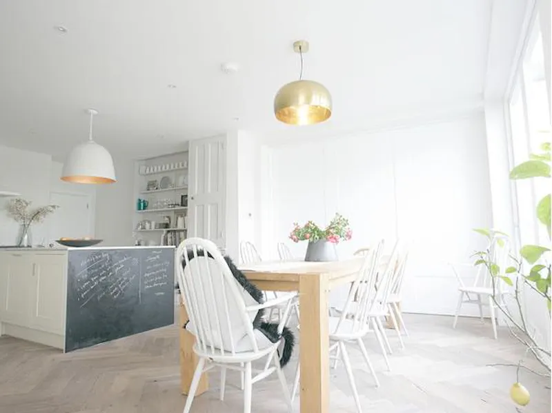 Dining room at Light, bright Kilburn house, B1673 (photo 10)