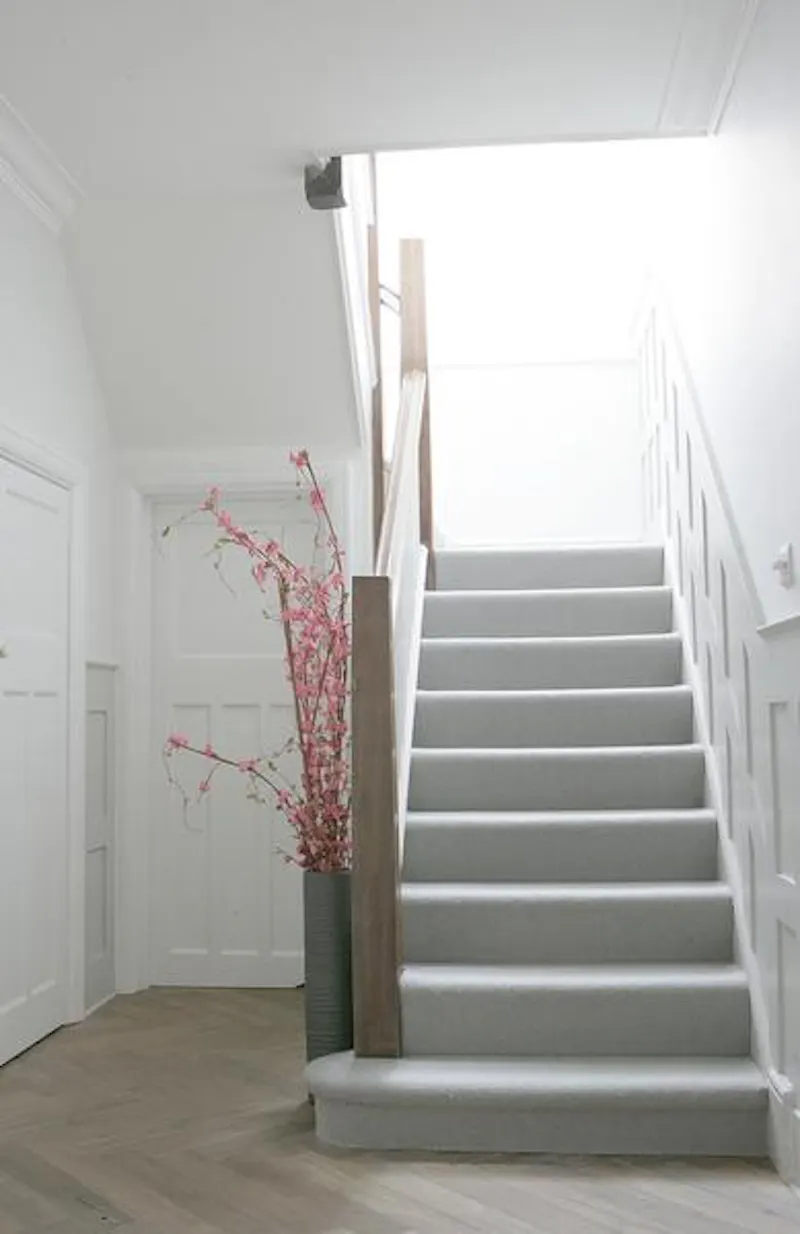 Entrance hall at Light, bright Kilburn house, B1673 (photo 17)