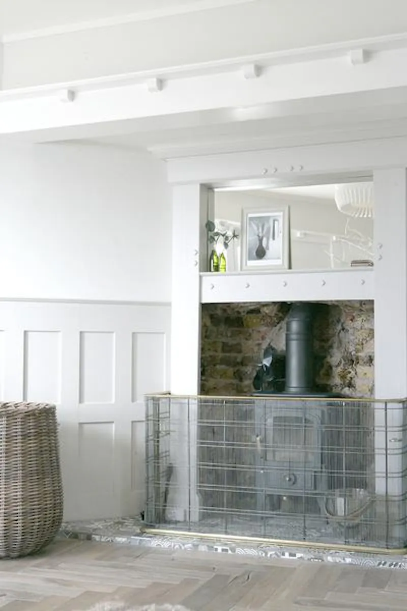 Fireplace at Light, bright Kilburn house, B1673 (photo 23)