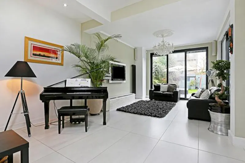 Piano at Ealing family home, B1674 (photo 2)