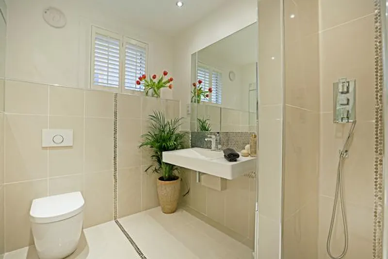 Bathroom at Ealing family home, B1674 (photo 7)