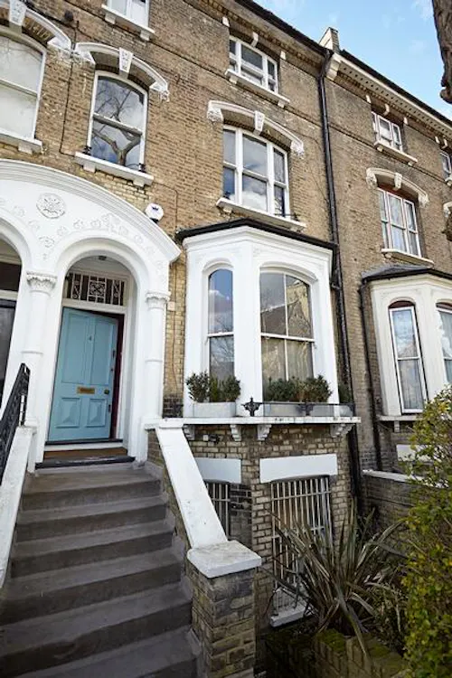 Shepherd's Bush gold house, B1675
