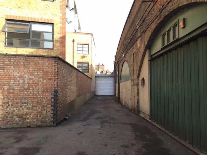 Arched event space in Old Street, N399 (photo 17)