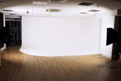 Harlow studio with boxing ring, N401