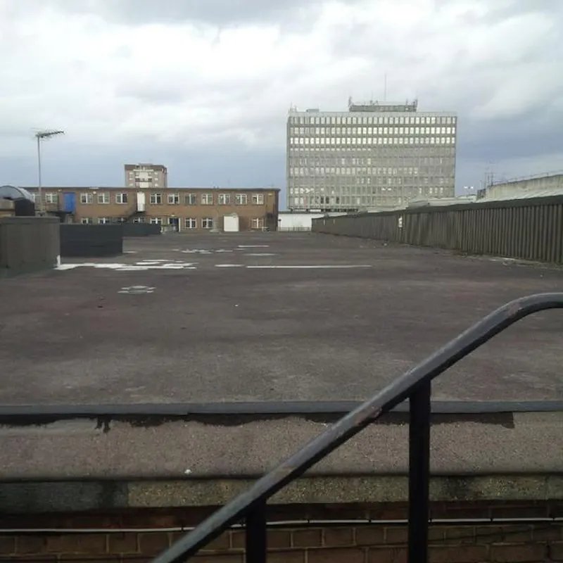 Roof terrace at Harlow studio with boxing ring, N401 (photo 21)