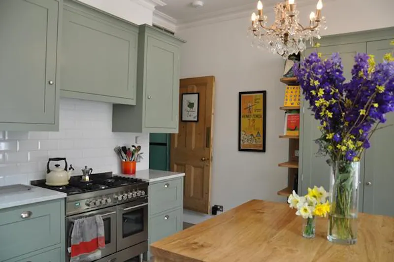 Colourful Willesden Green house, B1676 (photo 5)