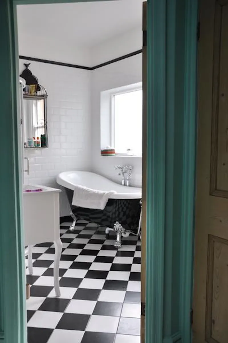 Bath - rolltop at Colourful Willesden Green house, B1676 (photo 23)