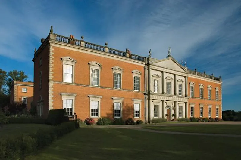 Grand estate with chapel in Willington, A1381 (photo 1)