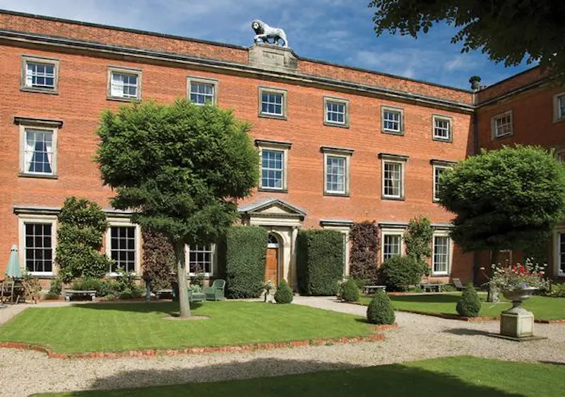 Grand estate with chapel in Willington, A1381 (photo 31)