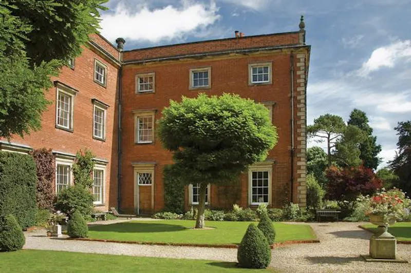 Grand estate with chapel in Willington, A1381 (photo 32)