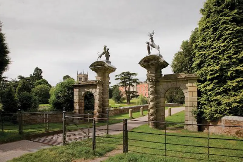 Grand estate with chapel in Willington, A1381 (photo 41)