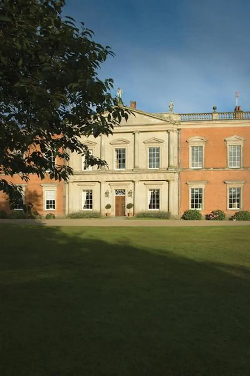 Grand estate with chapel in Willington, A1381 (photo 44)