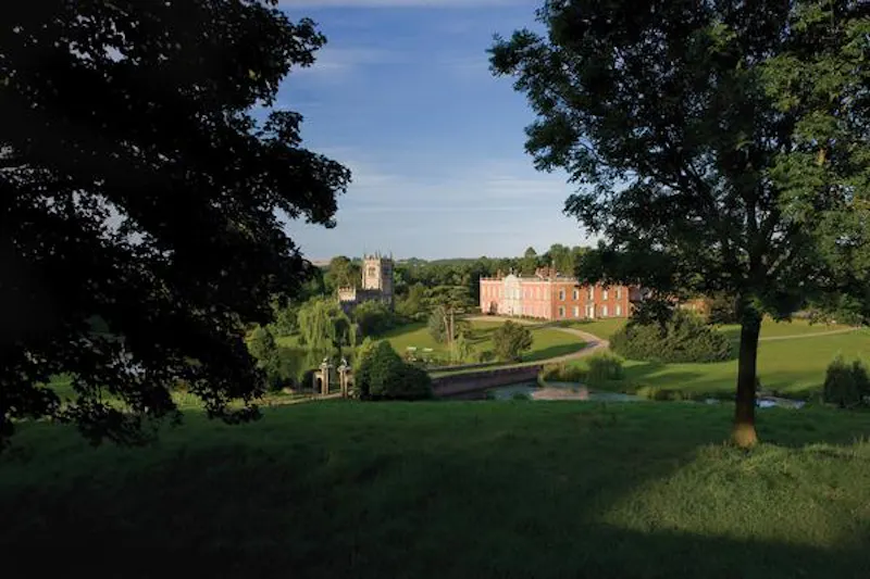 Grand estate with chapel in Willington, A1381 (photo 49)