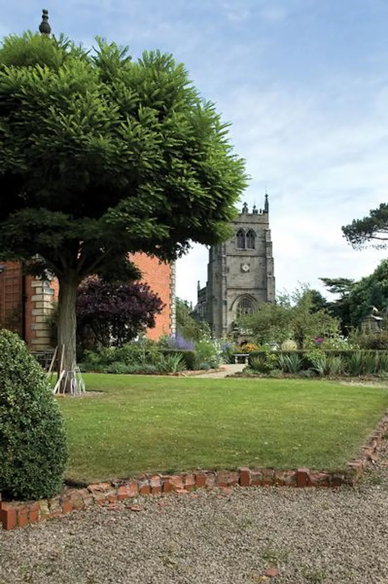 Grand estate with chapel in Willington, A1381 (photo 56)