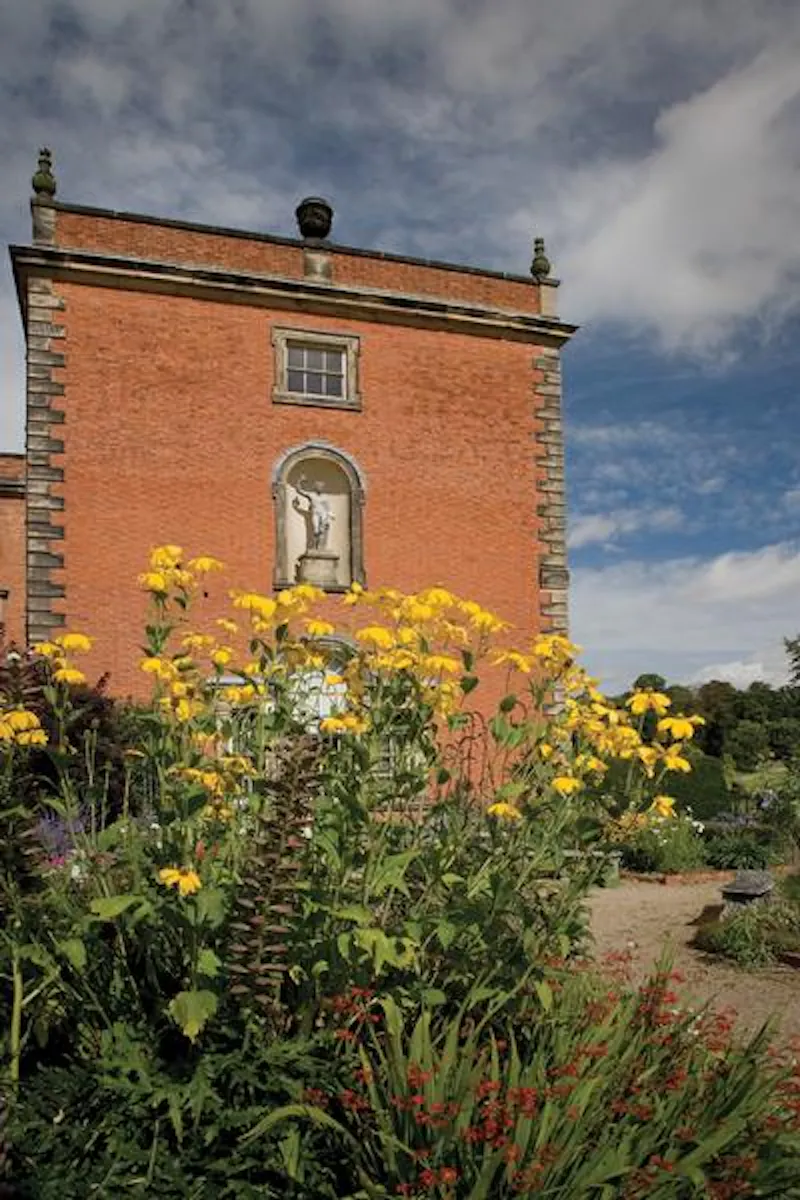 Grand estate with chapel in Willington, A1381 (photo 58)