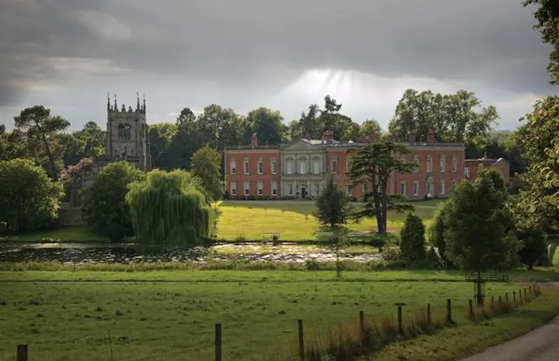 Grand estate with chapel in Willington, A1381 (photo 61)