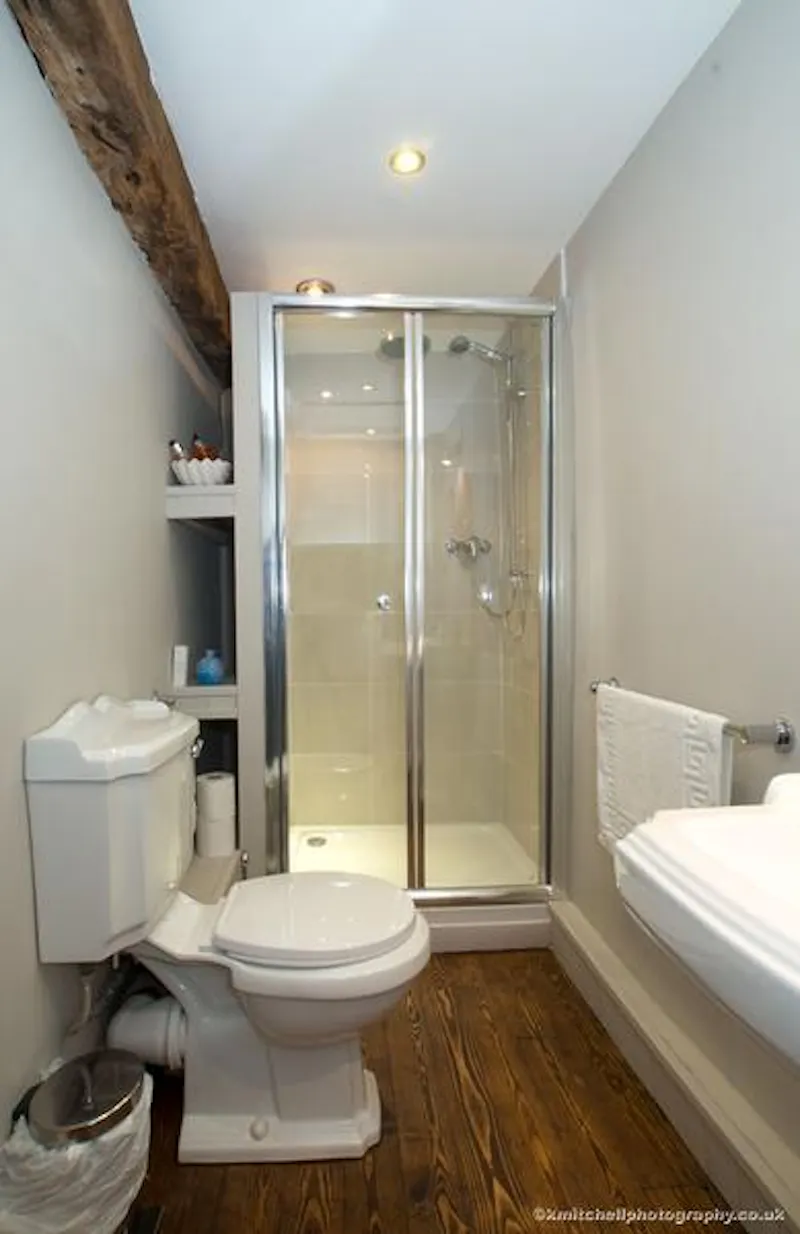Shower at Luxurious Willington manor house, A1382 (photo 23)