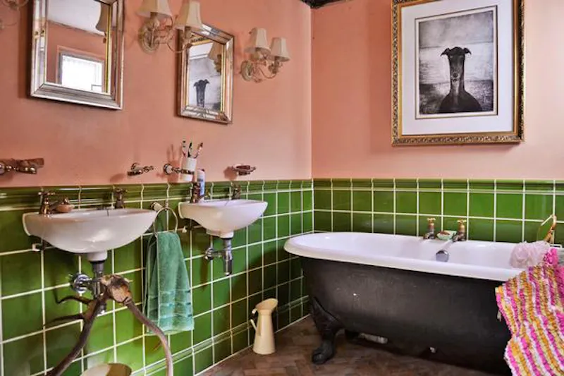 Bathroom at Delightful Peckham house, B1679 (photo 17)