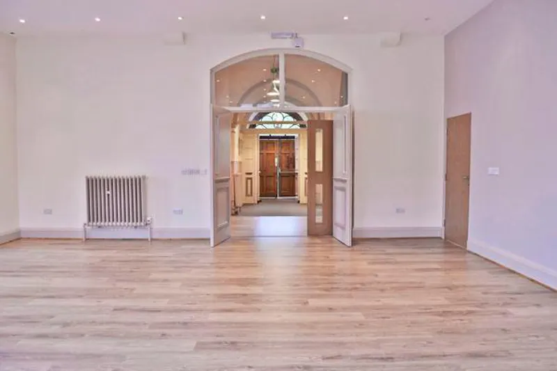 Empty Victorian school in Beckenham, Q107 (photo 2)