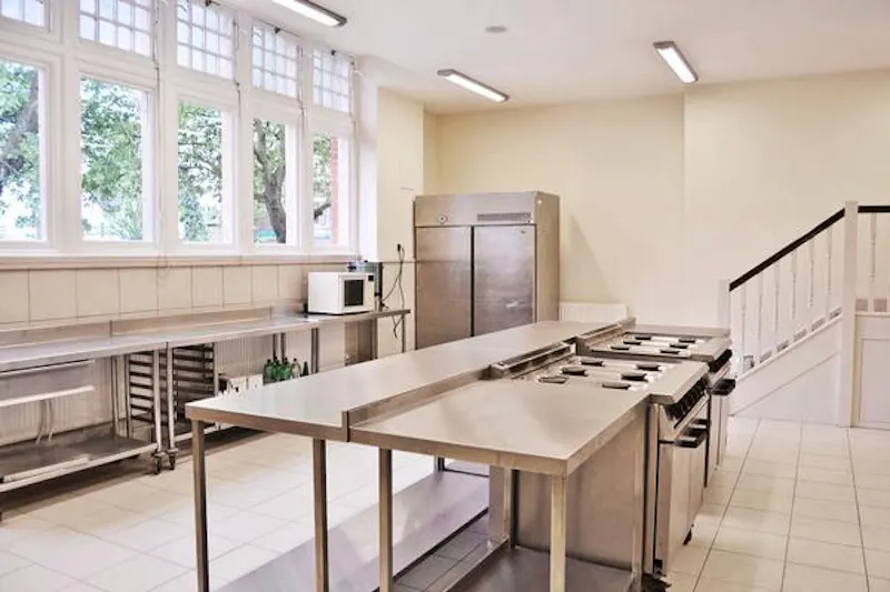 Kitchen at Empty Victorian school in Beckenham, Q107 (photo 15)
