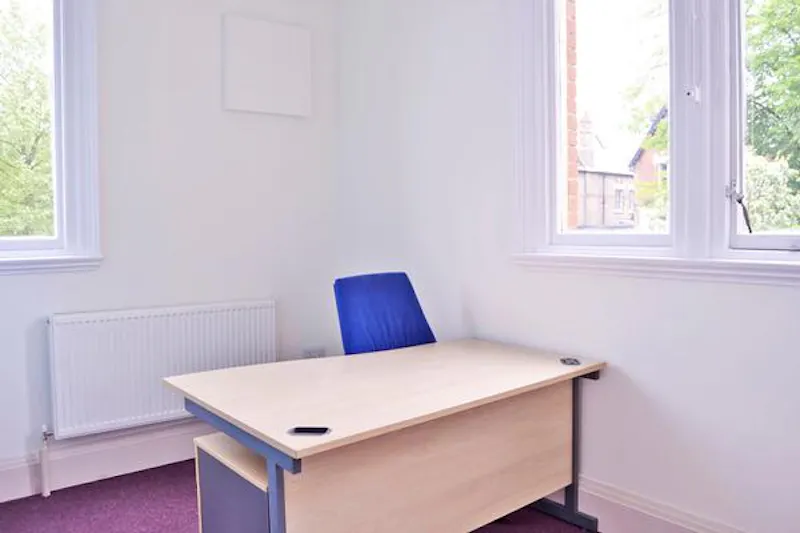 Study at Empty Victorian school in Beckenham, Q107 (photo 17)
