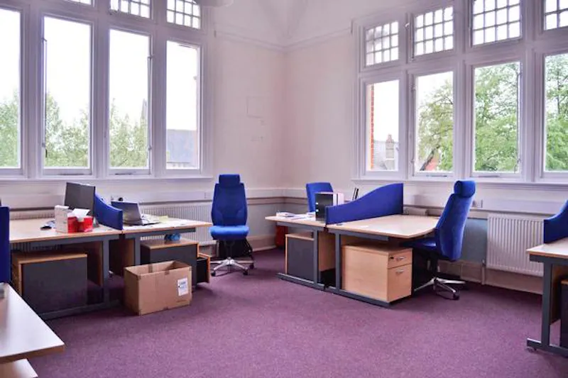 Study at Empty Victorian school in Beckenham, Q107 (photo 22)