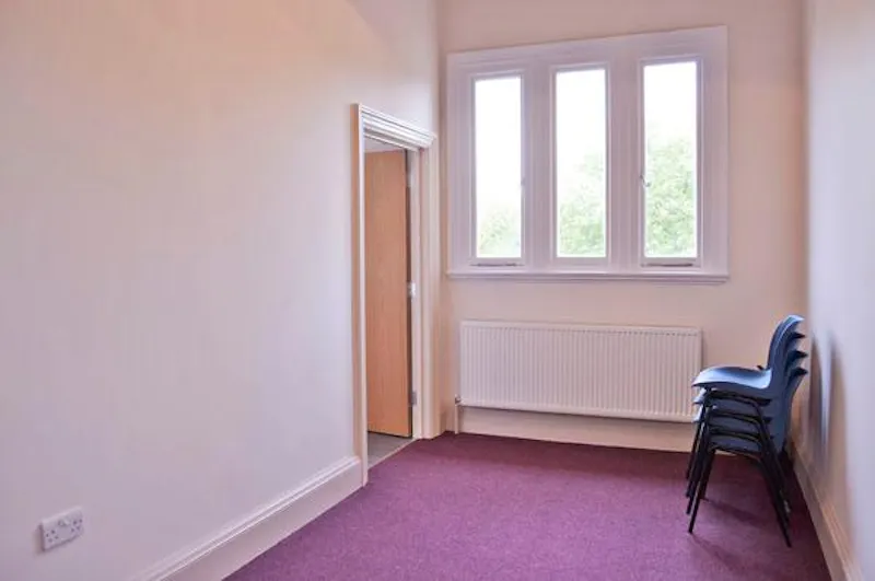Empty Victorian school in Beckenham, Q107 (photo 26)