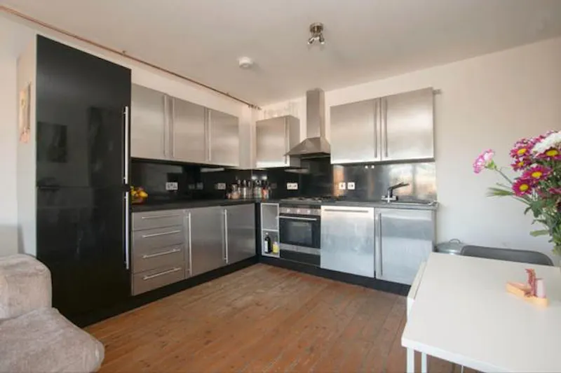 Kitchen at Modern London Fields apartment, F1085 (photo 6)