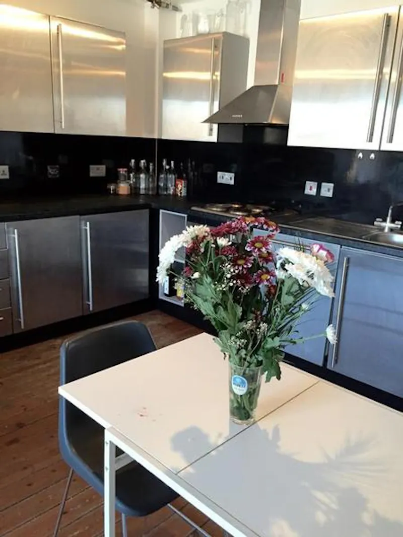 Dining room at Modern London Fields apartment, F1085 (photo 7)