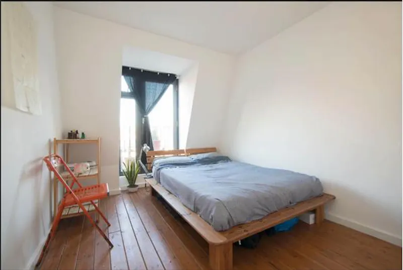 Bedroom at Modern London Fields apartment, F1085 (photo 8)