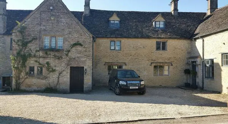 Driveway at Film location C857 in Gloucestershire (photo 1)