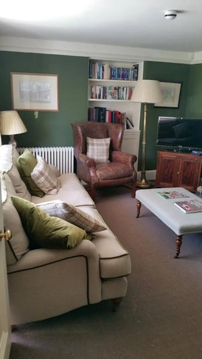 Drawing room at Film location C857 in Gloucestershire (photo 8)
