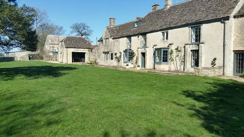 Garden at Film location C857 in Gloucestershire (photo 36)