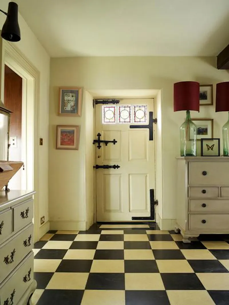 Entrance hall at Paganhill Country house, B1681 (photo 2)