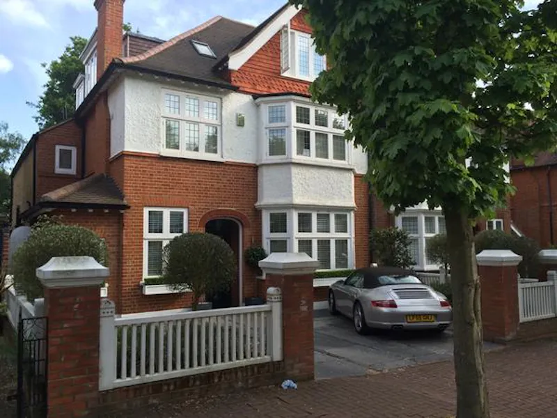 Driveway at Smart Wandsworth house, D2220 (photo 1)