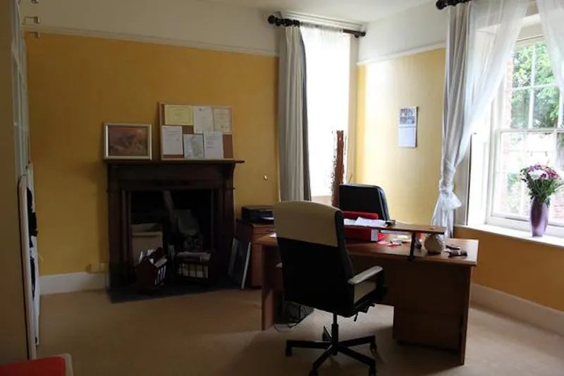Study at Country house in Nursling , B1682 (photo 18)