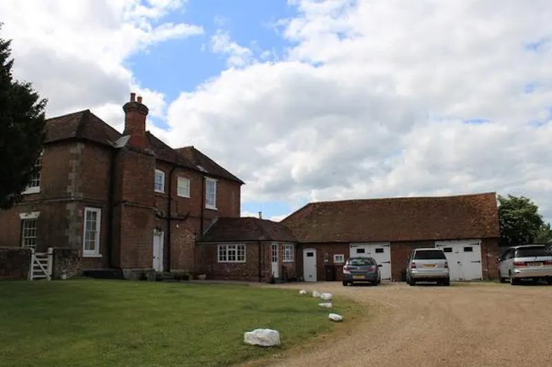 Driveway at Country house in Nursling , B1682 (photo 29)