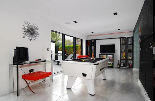 High tech Northampton home, D2221