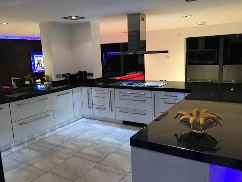 High tech Northampton home, D2221 (photo 6)