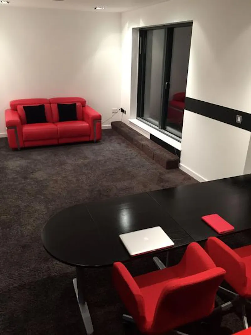 High tech Northampton home, D2221 (photo 18)